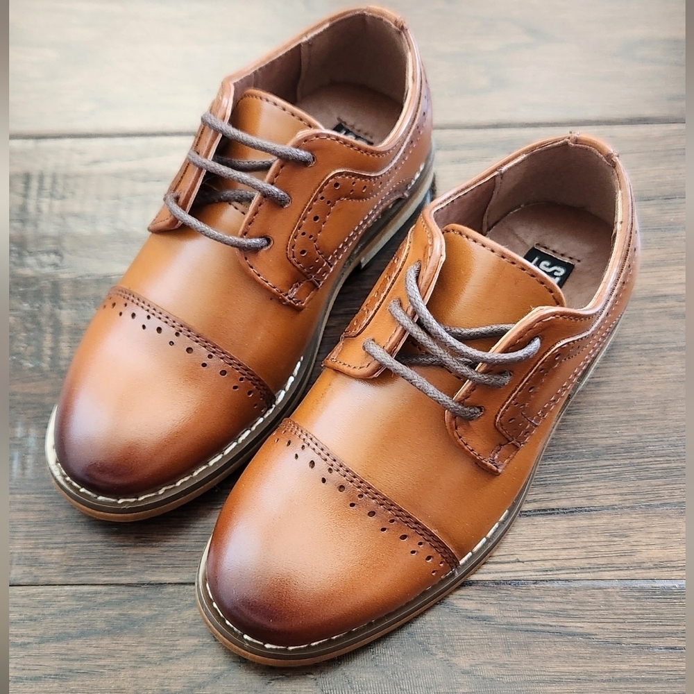 Stacy Adams Dickinson Cap Toe Oxford - boy's size 6. New with box.